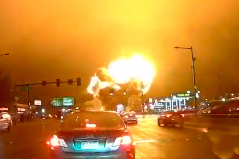 Пожары вспыхнули из-за крушения самолета в Филадельфии, в том числе в жилых домах. Видео | В Филадельфии разбился медицинский самолет: множественные жертвы и пожары