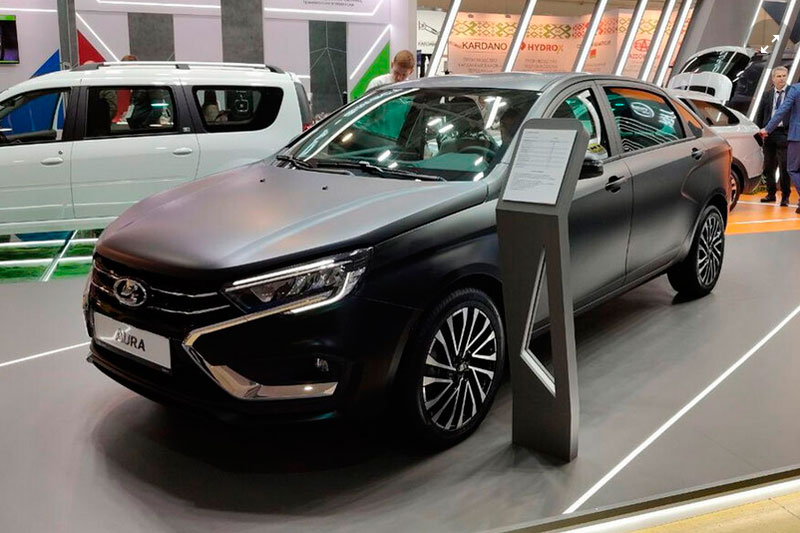 Милонов заявил, что «очень переживает» из-за поездок на американской машине | Милонов заявил, что обычных депутатов не пересаживали на Lada Aura 