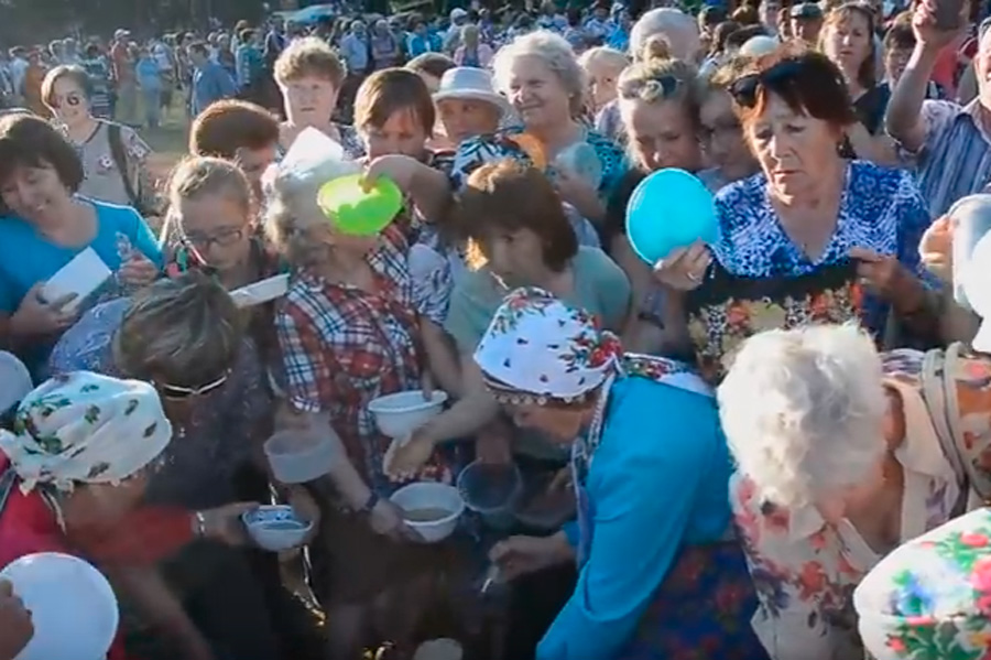 В Ижевске пенсионерки подрались из-за бесплатной манной каши