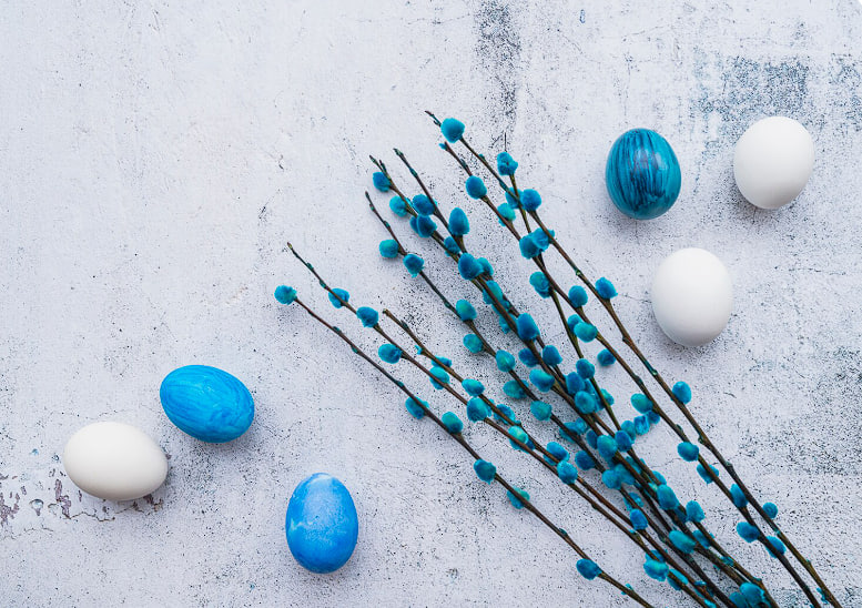 Луковая шелуха больше не понадобится: крашу сапфировые яйца бабушкиным способом - никакой грязи и вони