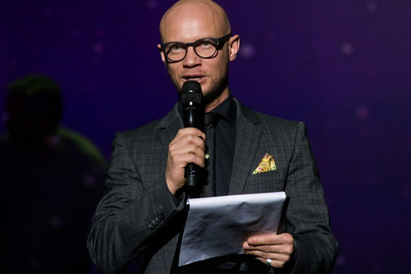 Стало известно, кто окончательно заменил Маслякова в роли ведущего КВН | Постоянным ведущим КВН вместо Маслякова стал Дмитрий Хрусталёв