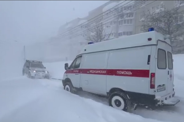 В Южно-Сахалинске из-за снежной метели введен режим ЧС