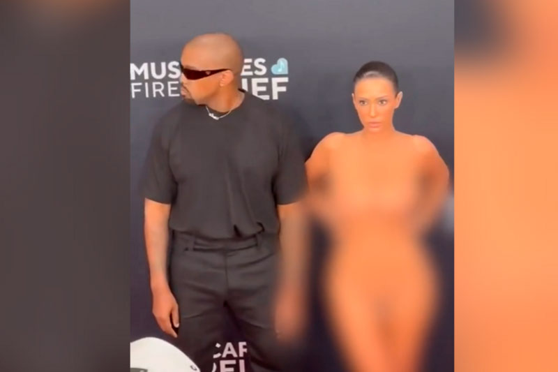 Голая жена Канье Уэста появилась на церемонии премии «Грэмми» в Калифорнии | Голая женщина появилась на церемонии «Грэмми» в США