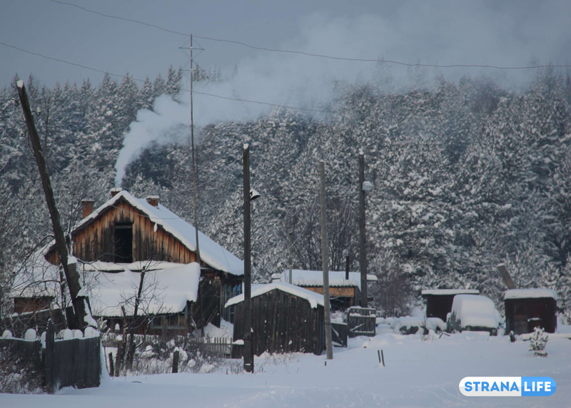 Жители северных уральских поселков, в том числе и манси, две недели сидят без света. Чиновники говорят, что бессильны!