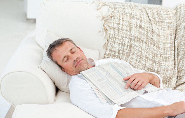 «Риск хронических заболеваний возрастает на 50%»: Ученые объяснили, как дневной сон вредит организму