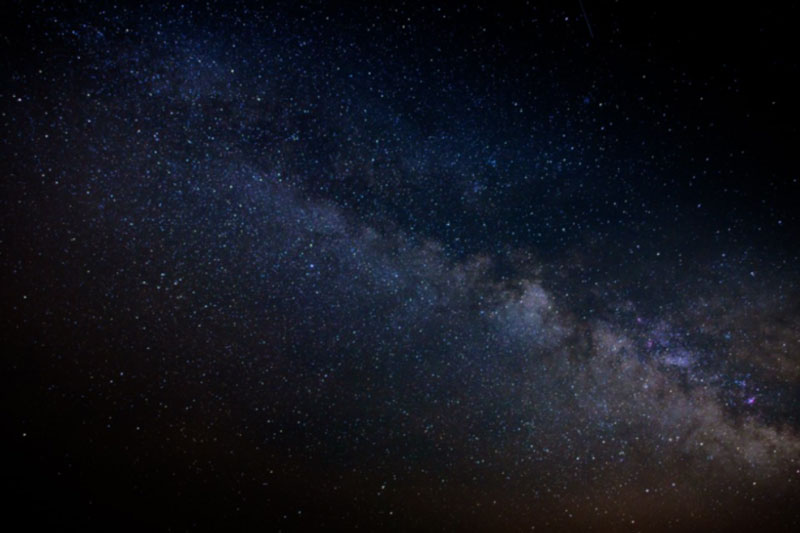 Ночное шоу Персеидов: астрофотограф запечатлел метеоритный поток | Астрофотограф запечатлел Персеиды над Стоунхенджем