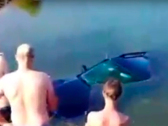 Девятиклассник спас мужчину из тонущего автомобиля под Иркутском