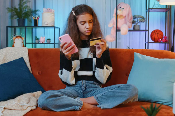 «Родители будут в курсе»: с 29 марта банки обязаны уведомлять о картах для несовершеннолетних | С 29 марта банки будут информировать родителей о банковских картах детей