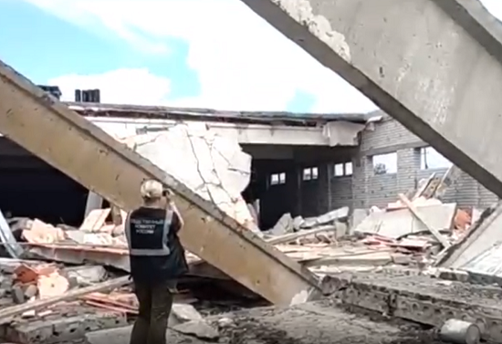 Под Кировом на стройке ТЦ погибли три человека, один выжил