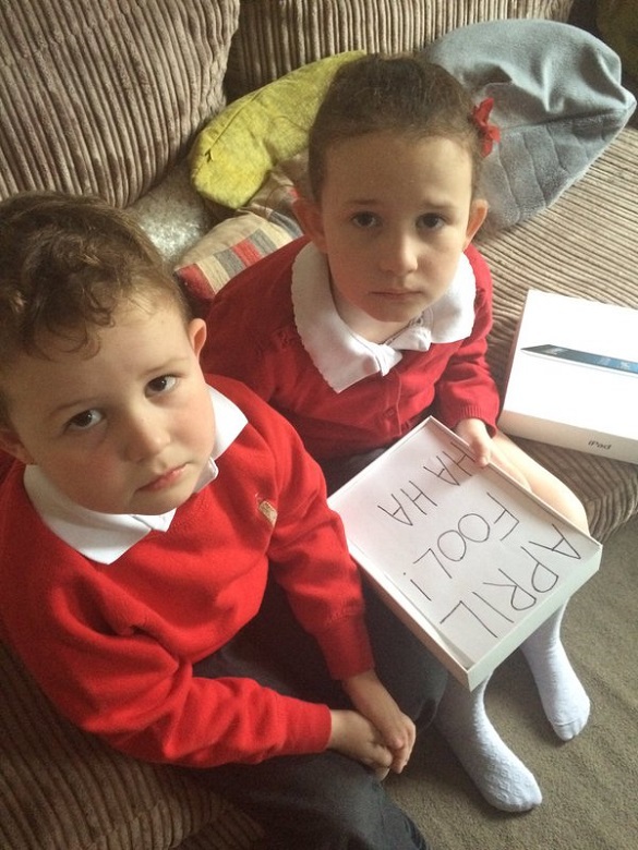 Британский комик на 1 апреля жестоко подшутил над своими детьми и собакой