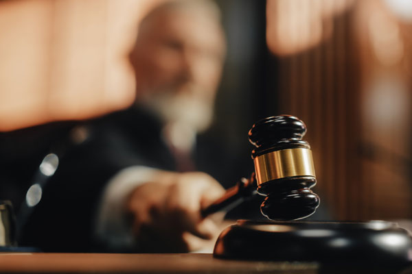 В Москве судят няню, ребенок которой выпал из окна и погиб