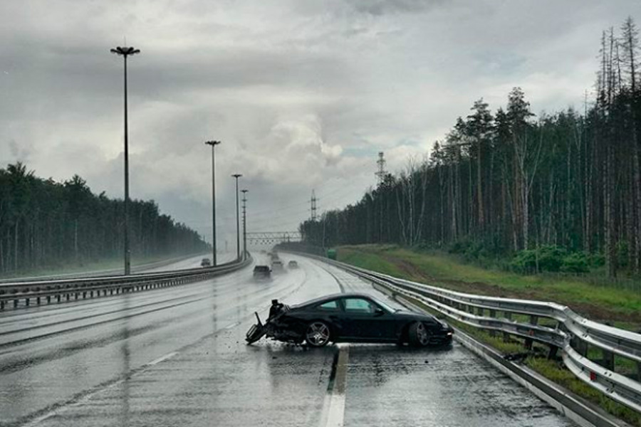 Самый богатый блогер России разбил свой суперкар на трассе под Москвой