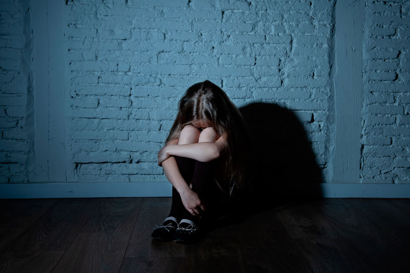 «Наказывая за плохие оценки»: В Магадане мать осуждена за истязания детей, а отец уклоняется от наказания, уехав на СВО | В Магадане мать осуждена за истязания детей, отец уехал на СВО