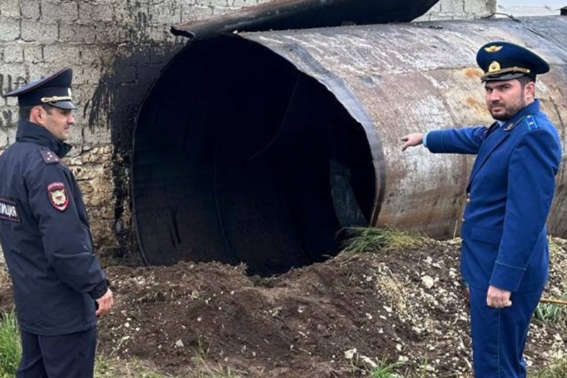 В Дагестане фермер погиб при взрыве, когда чистил цистерну из-под битума | Житель Дагестана заживо сгорел в цистерне, которую чистил
