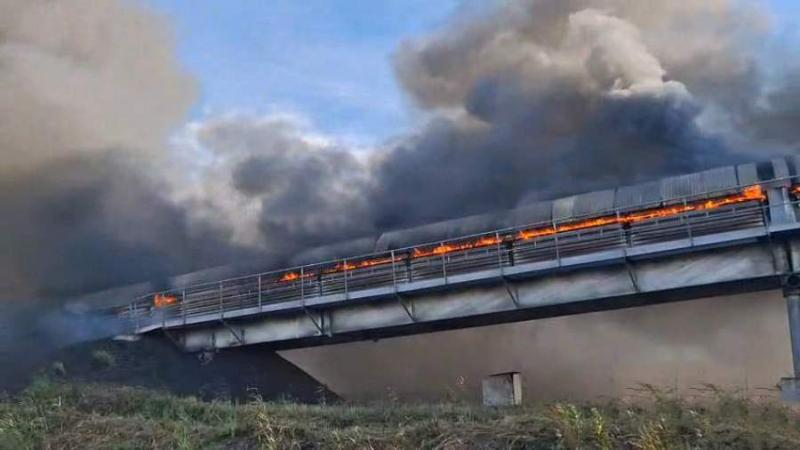 На Сахалине загорелся один из самых крупных угольных конвейеров: пожар сумели потушить | На угольном конвейере на Сахалине произошел пожар  