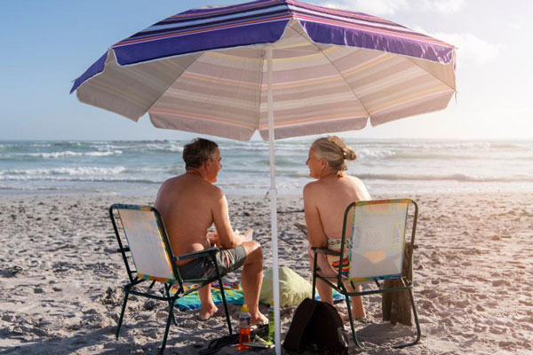 В Сочи стали брать деньги за тень: отдыхающие возмущены новыми поборами | Арендаторы пляжей в Сочи стали брать плату за навесы 