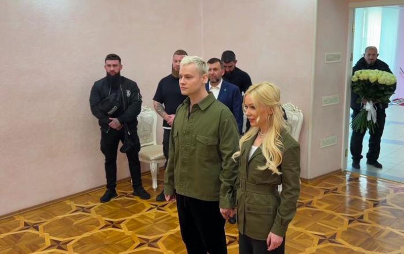 SHAMAN и Екатерина Мизулина сыграли свадьбу в Донецке | SHAMAN и Екатерина Мизулина расписались в Донецке