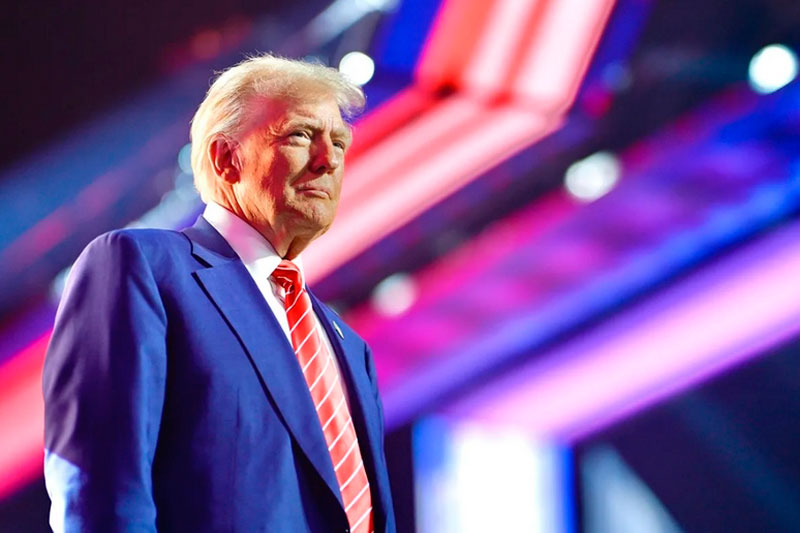 Песков: разговора о приезде Трампа в Москву на парад Победы 9 мая не было | Кремль опроверг слухи о возможном визите Трампа на парад 9 мая