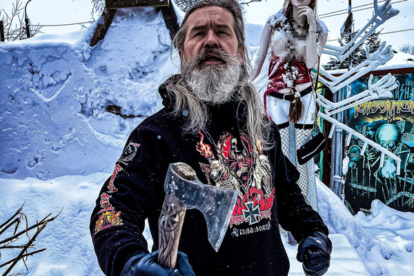 Лидер группы «Коррозия металла» Сергей Троицкий задержан за перфоманс с водкой