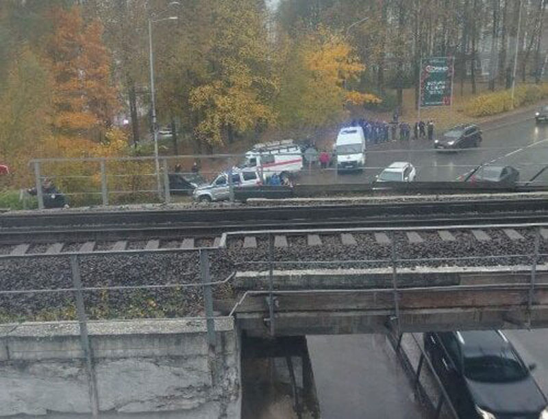 Два подростка пострадали, один погиб на крыше электрички в Подмосковье | В Подмосковье 14-летний зацепер погиб при попытке забраться на электричку