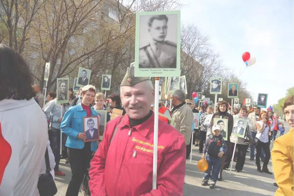 В Кремле объяснили, почему в 2023 году отменили шествия «Бессмертного полка»