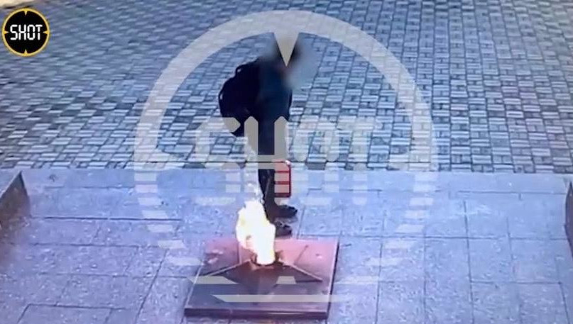 В Подмосковье пятиклассник взорвал Вечный огонь автомобильным огнетушителем