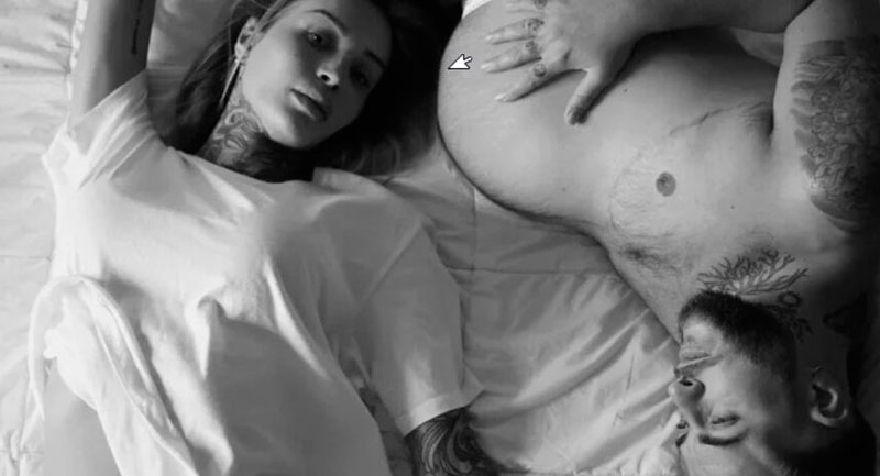 В Америке беременный транс-мужчина рекламирует нижнее белье