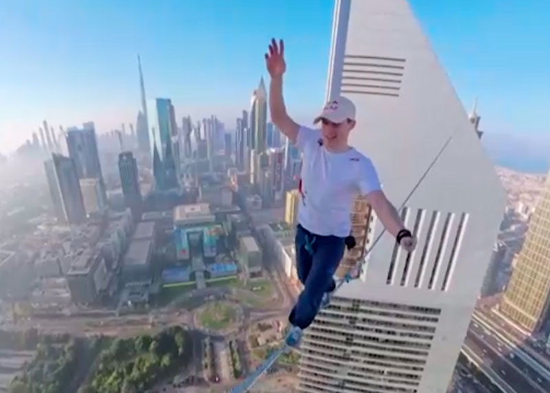 «Жизнь стала легкой, когда я снова коснулся земли!» - Трёхкратный чемпион по слэклайну Яан Руз рискует всем в Дубае | Эстонский акробат прошёл по канату между небоскрёбами Дубая