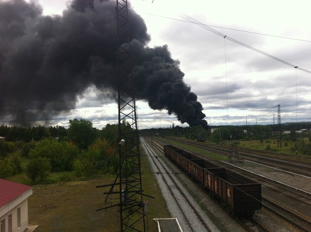 На нефтебазе в Нижнем Тагиле произошел пожар. ВИДЕО