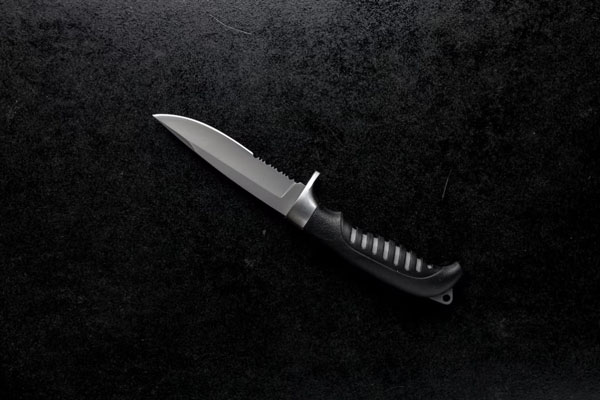 "Один сотрудник ранен": в Подмосковье мужчина с ножом напал на полицейских | В Подмосковье задержали мужчину, напавшего на полицейских с ножом