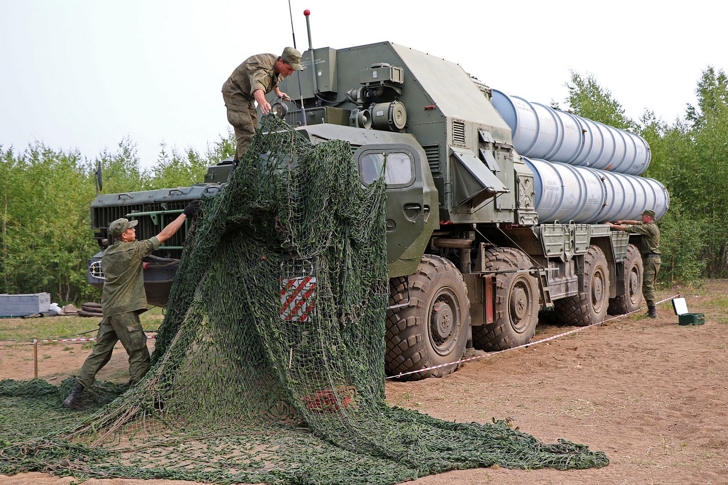 В России сформируют два военных округа и две армии