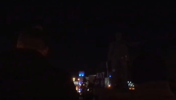 В Днепропетровске возбуждено уголовное дело против вандалов, снесших памятник Петровскому