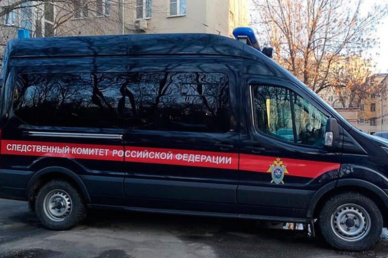 В Петербурге девушка смертельно ранила мужчину, удерживавшего её в квартире | На Васильевском острове девушка зарезала мужчину после конфликта