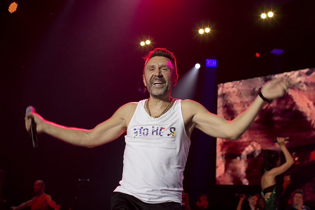 Шнуров признался, почему он женился на красавице из Екатеринбурга