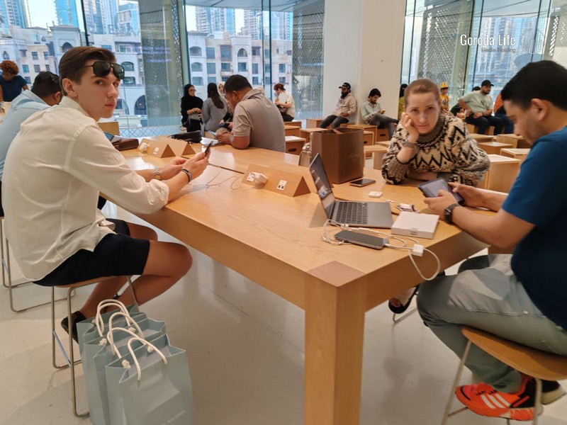 iPhone 17 Pro: Apple тестирует новый смартфон без кнопок регулировки громкости и действия | Apple тестирует iPhone 17 Pro без кнопок регулировки громкости и действия