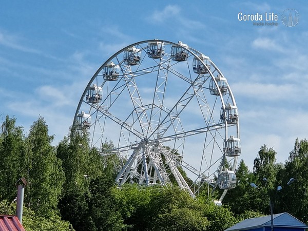 Инцидент на аттракционе: чрезвычайная ситуация в центральном парке Тулы | Спасатели освободили застрявших на карусели людей в центральном парке Тулы