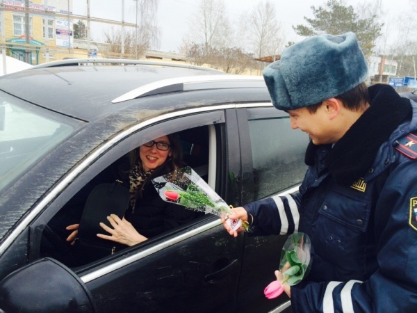 Накануне женского праздника полиция стала ловить автолюбительниц