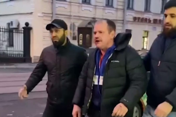 В Санкт-Петербурге задержали неадекватного мужчину, который разгромил кафе восточной кухни и набросился на сотрудников