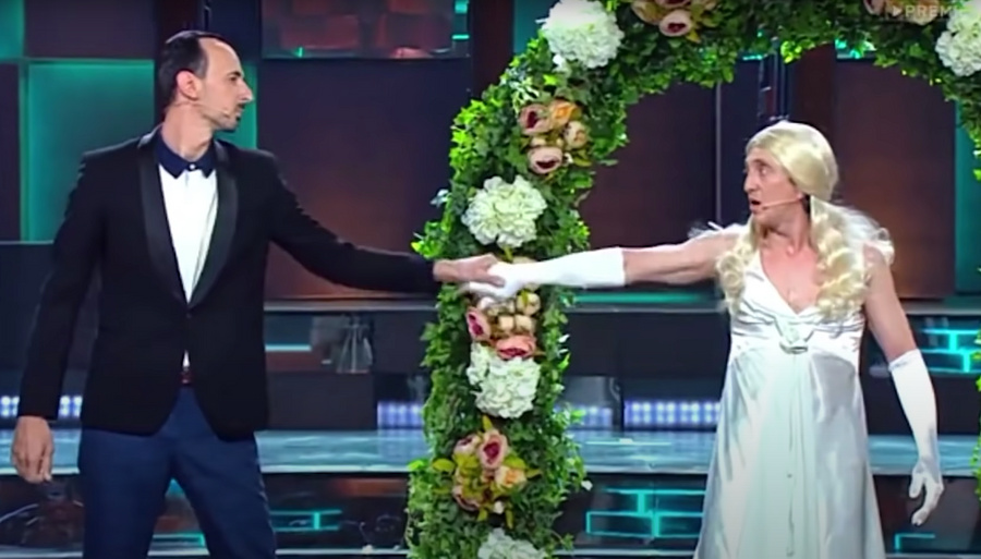 Против ТНТ возбудили дело о гей-пропаганде из-за мужского поцелуя в шоу "Игра"