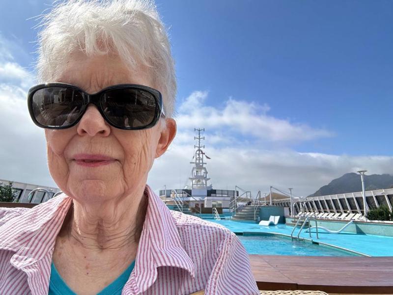 77-летняя американка продала дом и уехала в круиз на 15 лет: сколько стоит кругосветное путешествие?  | Пенсионерка уплыла в кругосветное путешествие на 15 лет  