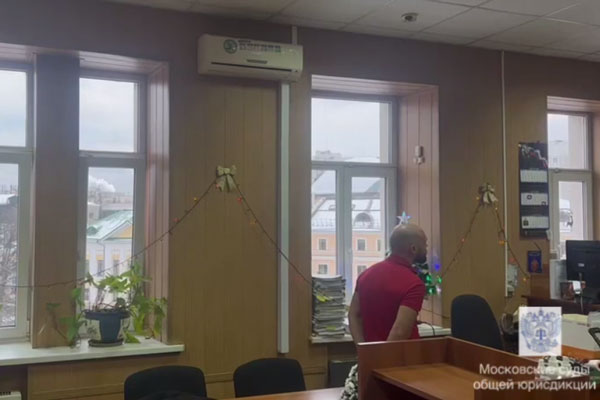 В Москве 31 человек задержан за участие в массовой оргии в сауне ТЦ "Фэвори"