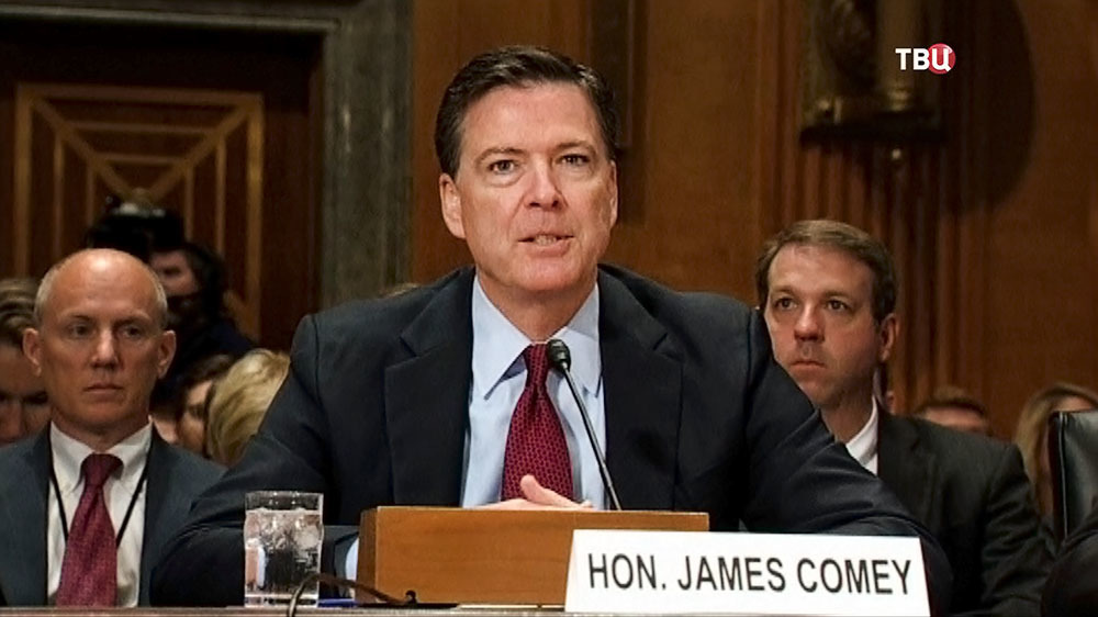 Дональд Трамп уволил директора ФБР Джеймса Коми
