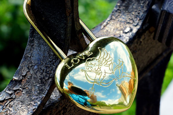 Крепкий союз и полные страсти ночи: Глоба рассказала, кому суждено встретить настоящую любовь