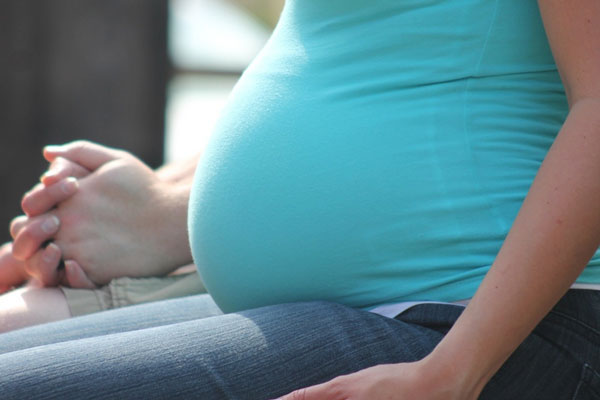 В Орловской области беременным школьницам начнут платить по 100 тысяч | В Орловской области утвердили единоразовую выплату для беременных школьниц