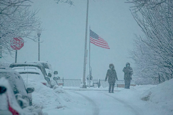 Женщина просидела пять дней в засыпанной снегом машине и выжила