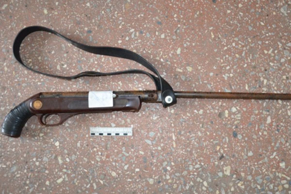 Жителю Барнаула прострелили ухо из пневматической винтовки во дворе у детсада | Жителю Барнаула прострелили ухо во дворе у детсада