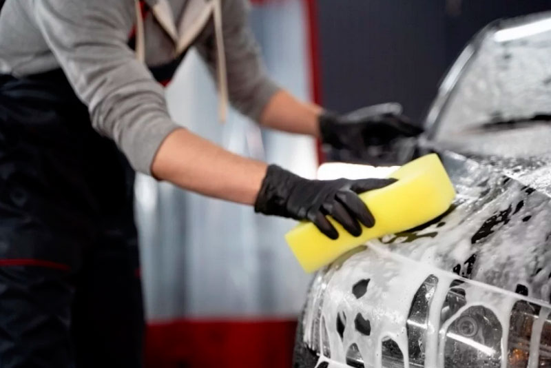 Россиян предупредили о штрафах в сотни тысяч рублей за мытье машин | Юрист Поздняков предупредил о штрафах до 400 тысяч за мытье авто