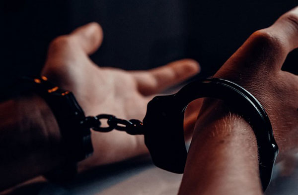 Сочинца задержали за избиение семилетней девочки ремнем до смерти