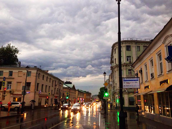 В борьбе с грозами: Коммунальщики Москвы перешли на круглосуточный режим работы