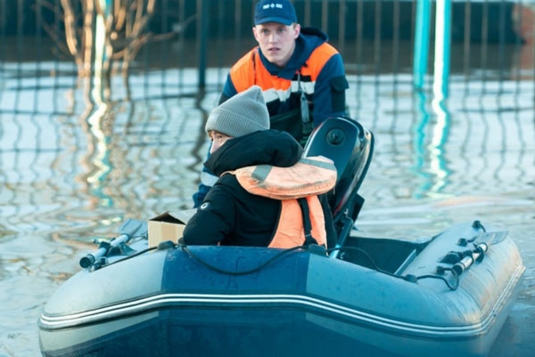 Мэр Оренбурга сообщил о принудительной эвакуации граждан в зоне подтопления | В Оренбурге начали принудительную эвакуацию с участием полиции